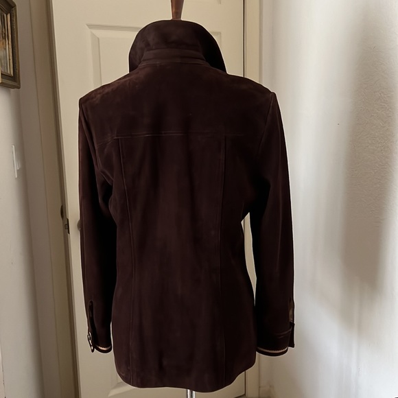 St. John Suede Shirt Jacket. - Picture 4 of 13
